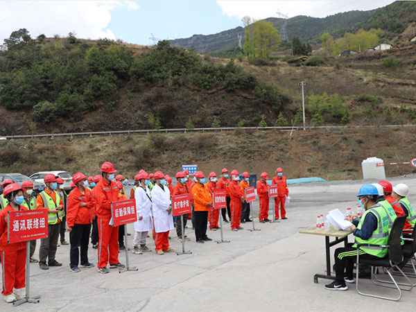 鹽源小高山隧道“瓦斯超限、有毒有害氣體中毒窒息事故”應(yīng)急救援演練取得圓滿成功